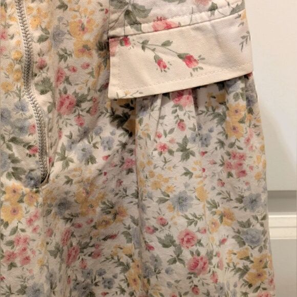 EUC Le Chateau 5 Cotton Floral Print Zip Front Romper - Picture 5 of 6